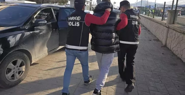 Kırmızı bültenle aranan şüpheli, İzmir'de yakalandı