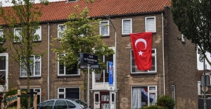 Türkiye maçı öncesi Hollanda sokakları Türk bayraklarıyla donatıldı